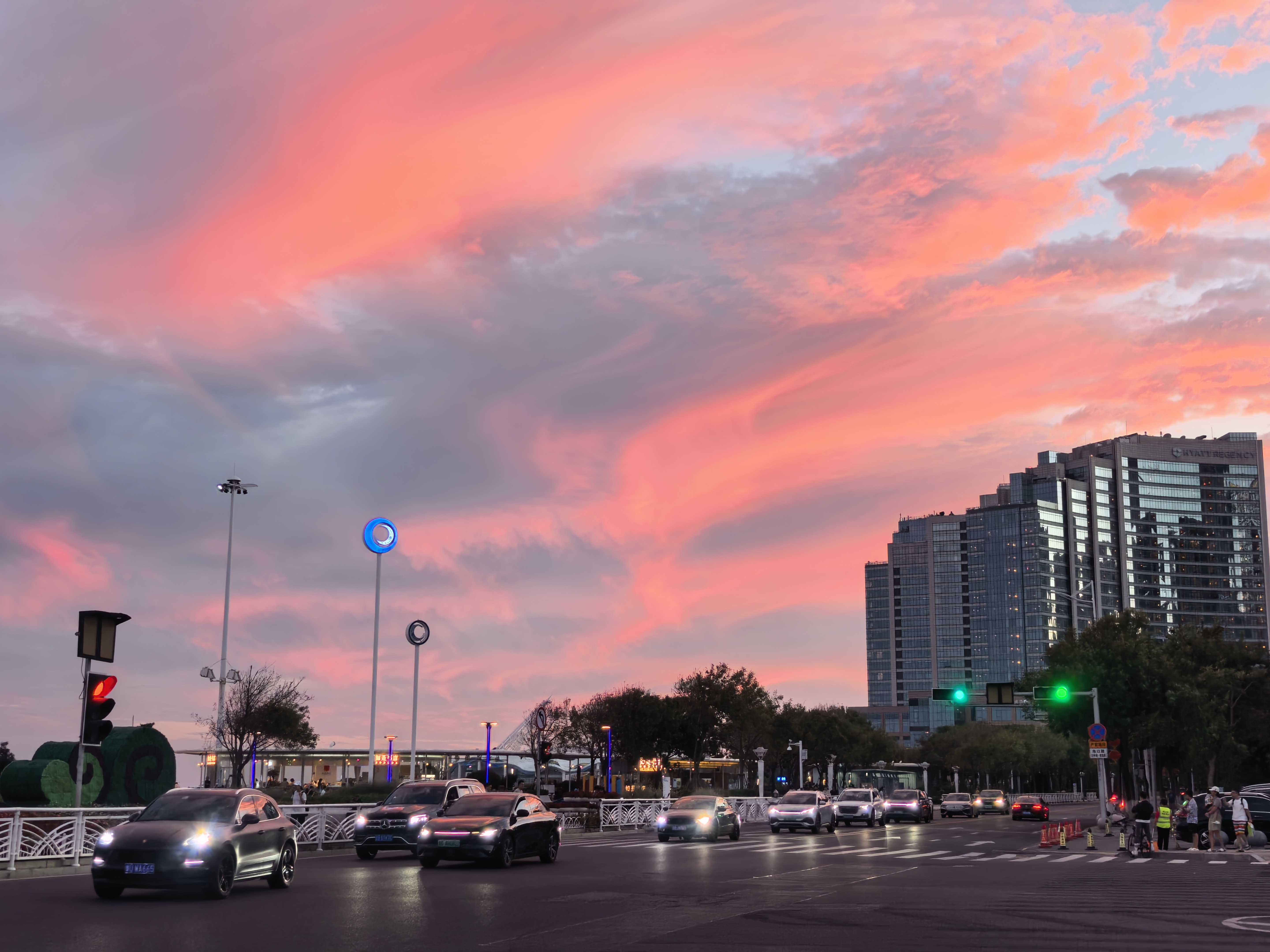 日照凯悦酒店黄昏街景